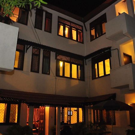 Blue Seas Guest House Dehiwala-Mont Lavinia Extérieur photo