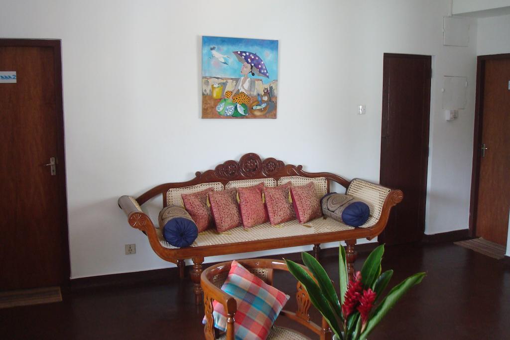 Blue Seas Guest House Dehiwala-Mont Lavinia Extérieur photo