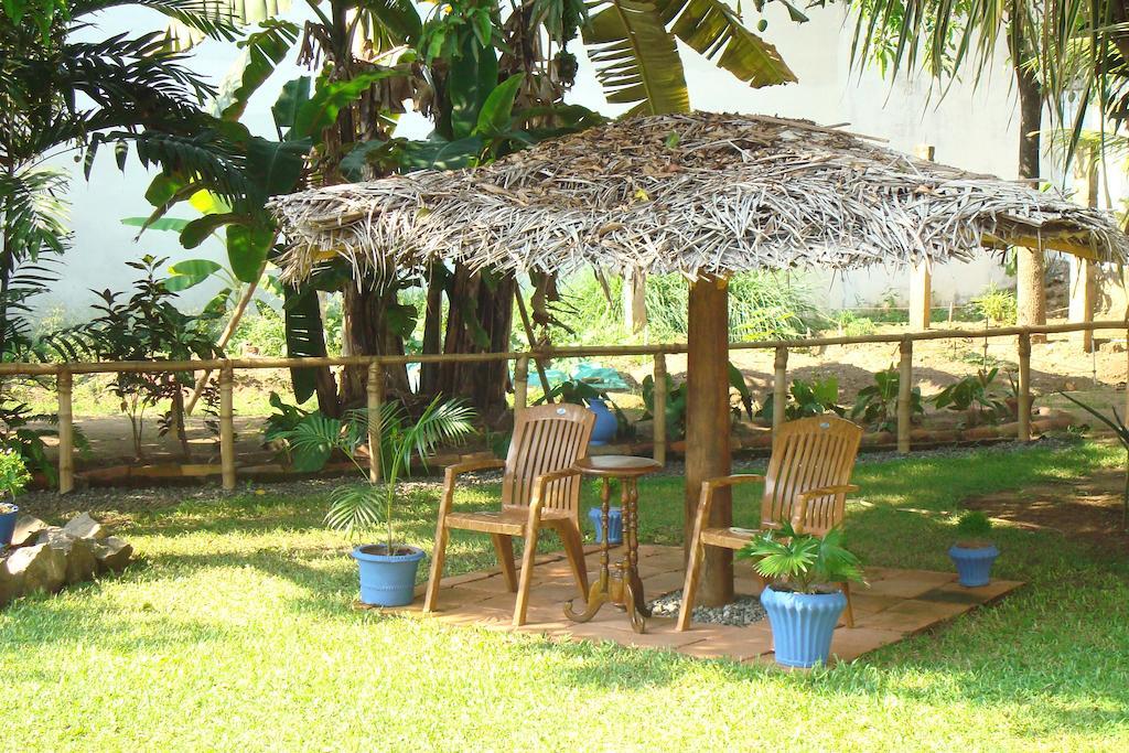 Blue Seas Guest House Dehiwala-Mont Lavinia Extérieur photo