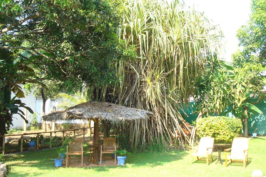 Blue Seas Guest House Dehiwala-Mont Lavinia Extérieur photo