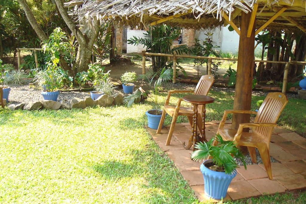 Blue Seas Guest House Dehiwala-Mont Lavinia Extérieur photo
