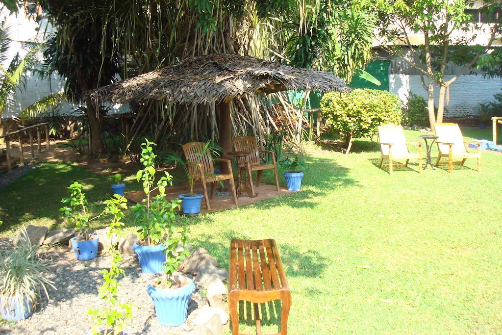 Blue Seas Guest House Dehiwala-Mont Lavinia Extérieur photo