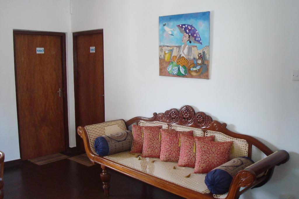 Blue Seas Guest House Dehiwala-Mont Lavinia Extérieur photo