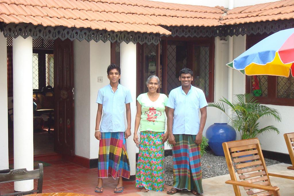 Blue Seas Guest House Dehiwala-Mont Lavinia Extérieur photo