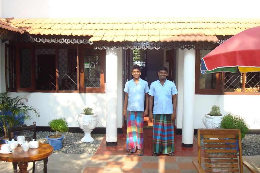 Blue Seas Guest House Dehiwala-Mont Lavinia Extérieur photo