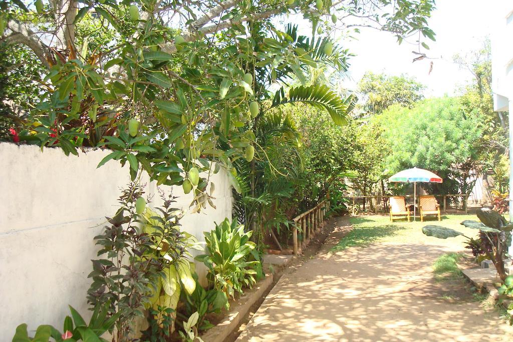 Blue Seas Guest House Dehiwala-Mont Lavinia Extérieur photo