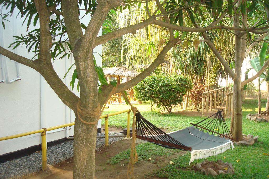 Blue Seas Guest House Dehiwala-Mont Lavinia Extérieur photo