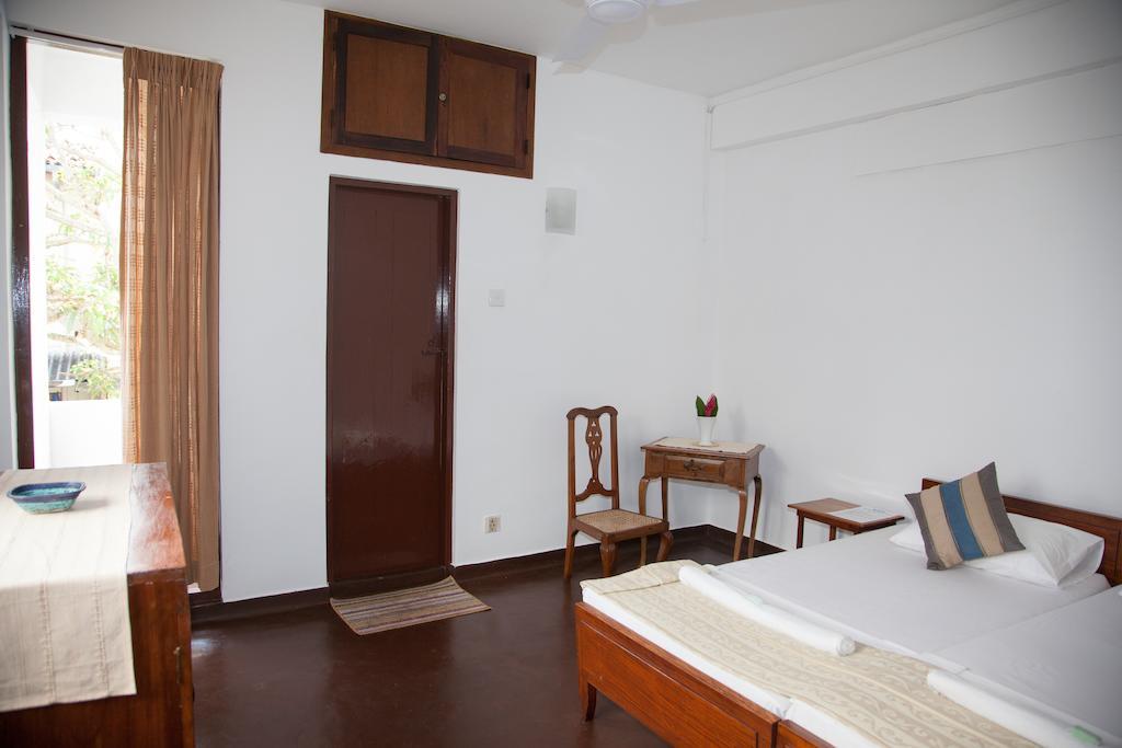 Blue Seas Guest House Dehiwala-Mont Lavinia Chambre photo