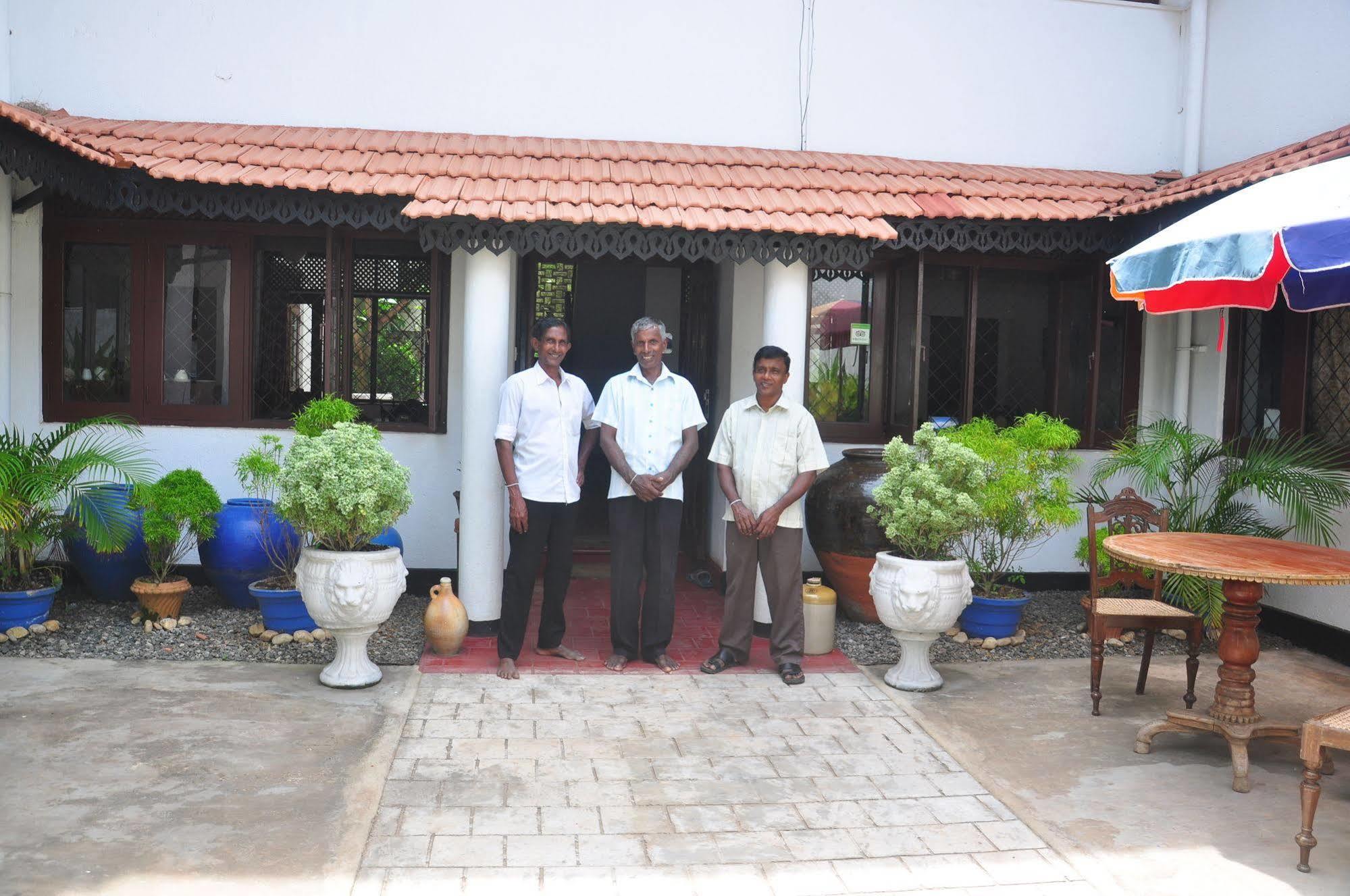 Blue Seas Guest House Dehiwala-Mont Lavinia Extérieur photo