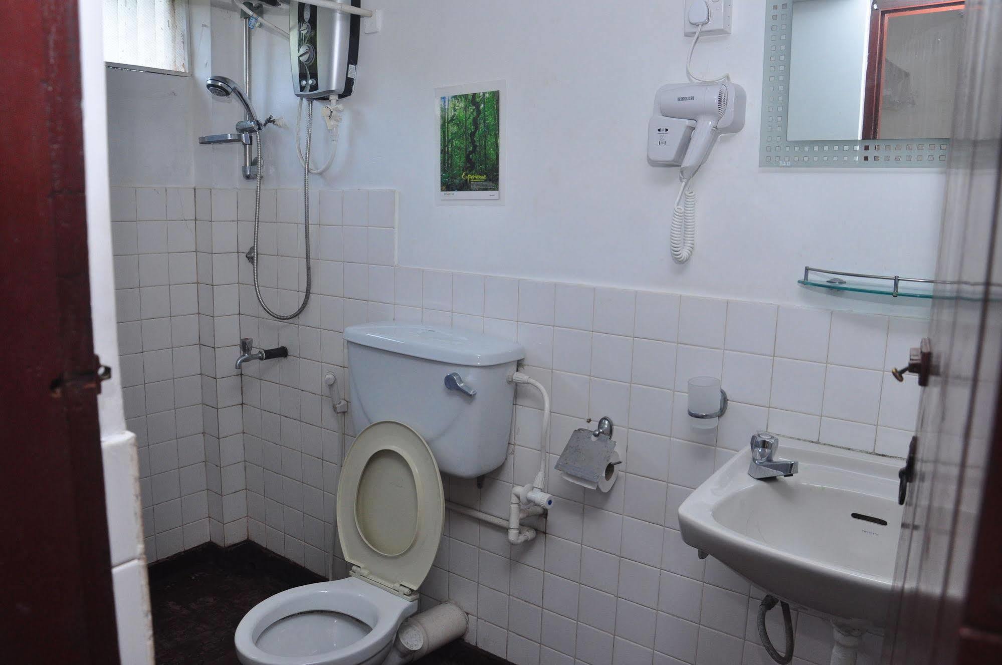 Blue Seas Guest House Dehiwala-Mont Lavinia Extérieur photo