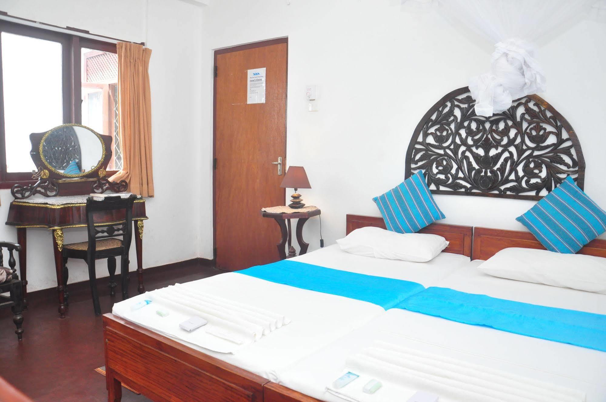 Blue Seas Guest House Dehiwala-Mont Lavinia Extérieur photo
