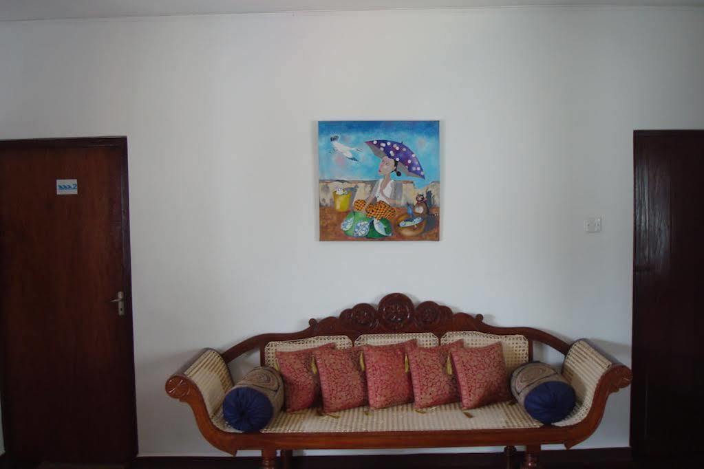 Blue Seas Guest House Dehiwala-Mont Lavinia Extérieur photo