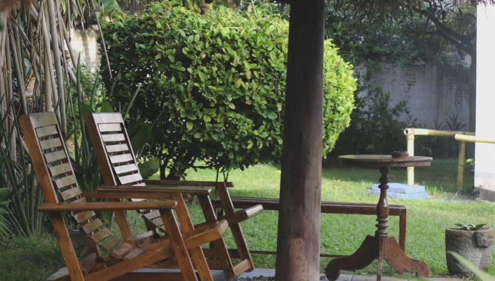 Blue Seas Guest House Dehiwala-Mont Lavinia Extérieur photo